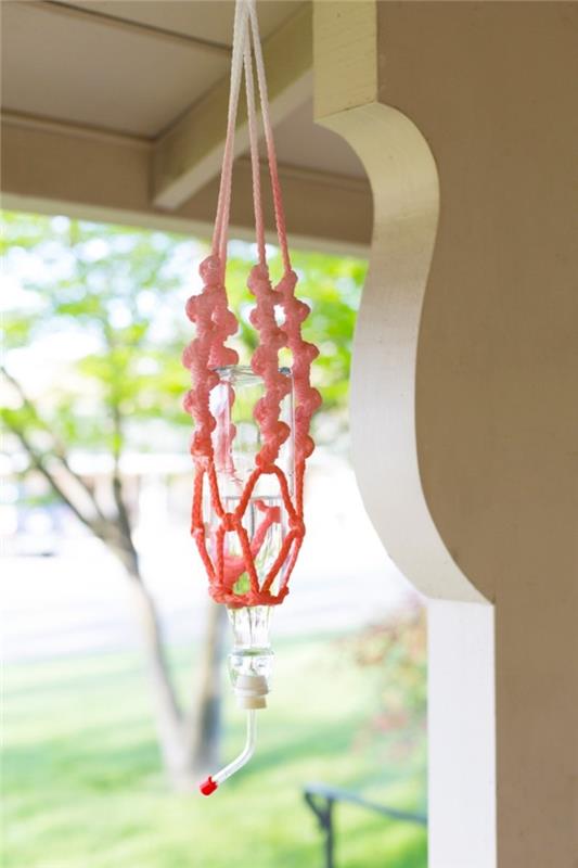 diy macrame, vrtna dekoracija, rastlinska suspenzija, roza vrv, napajalnik ptic