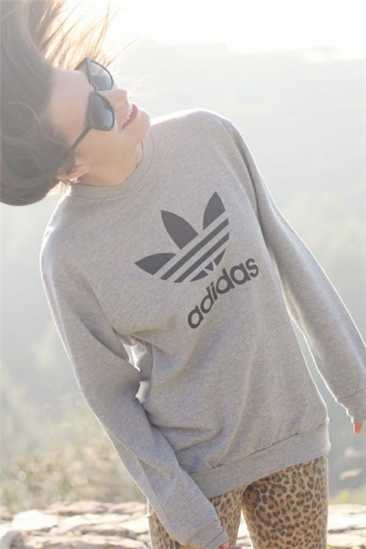 majica-adidas-siva-ženska-nasmeh-rjavolaska-sončna očala