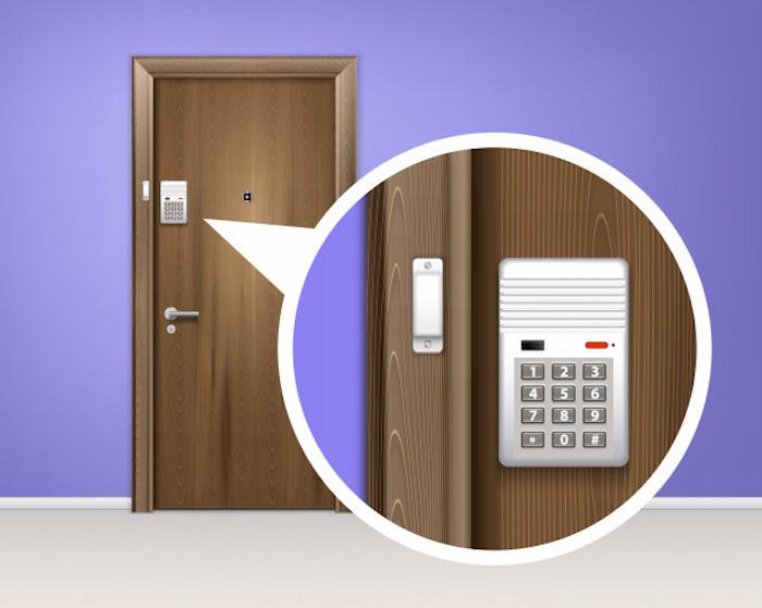 evde alarm sistemi güvenlik örneği önde alarmlı ahşap kapı