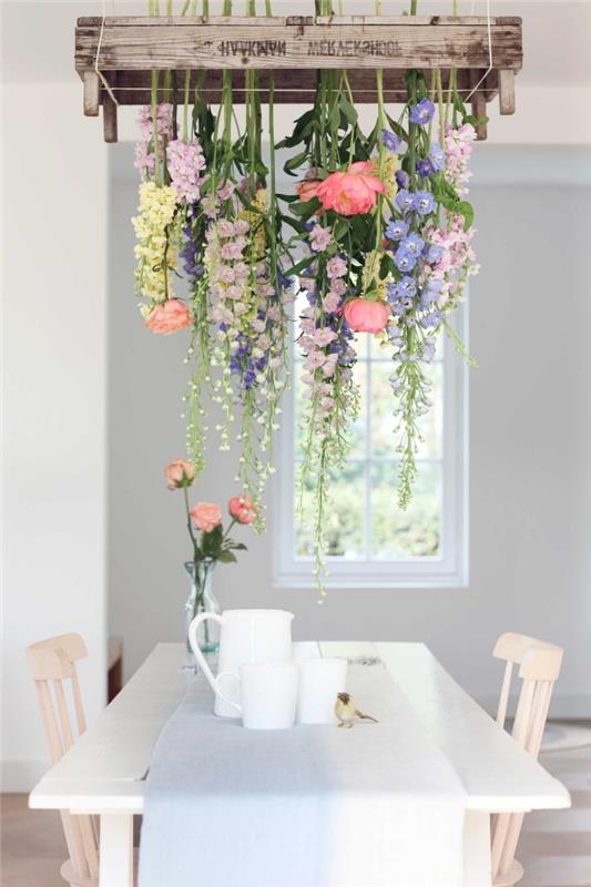 Geri dönüştürülmüş malzemelerle kendinizi yaratmanız için iç mekan bitkileri için destek, yemek masasının üzerinde kendin yap çiçek süspansiyonu