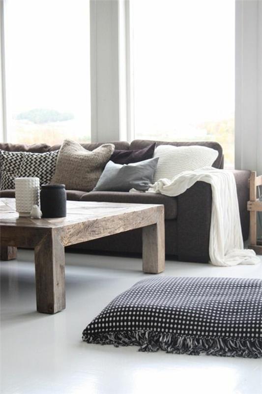 lesena-mizica-dnevna soba-rjave-blazine-kavč