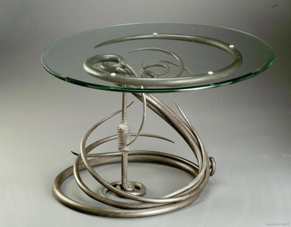 mizica za kavo iz kovanega železa v obliki kače