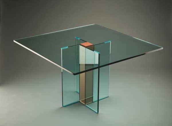 skaidrus kavos staliukas-kvadratinis stalas