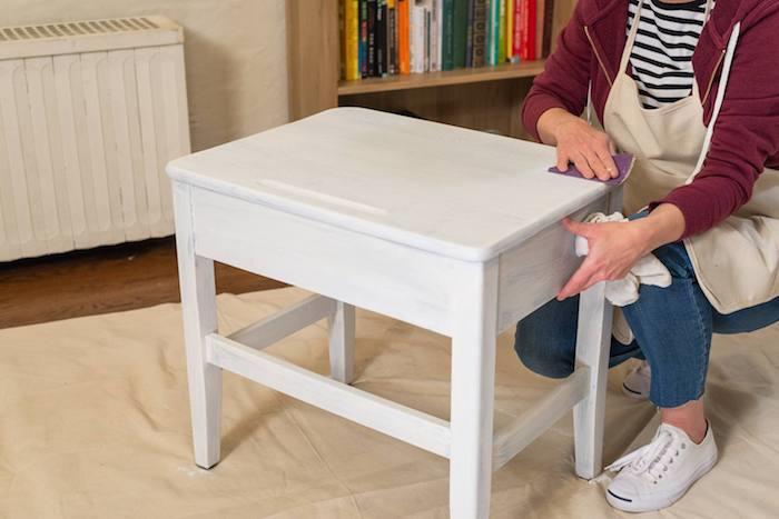 Kavos staliukas saugojimui, atnaujinkite ąžuolinį baldą, kaip perdažyti baldą jo nešlifuojant