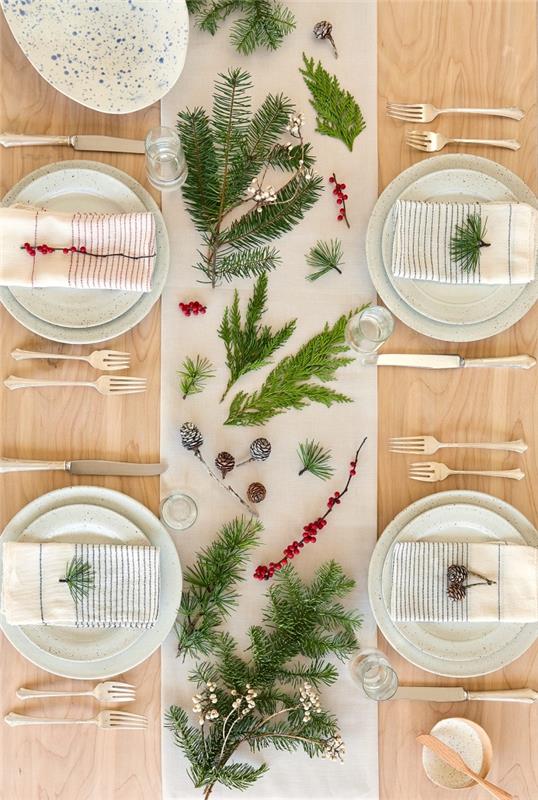 Kūčių stalo dekoravimas iš natūralių produktų, Kalėdų stalo dekoravimas su eglių šakomis ir kankorėžiais