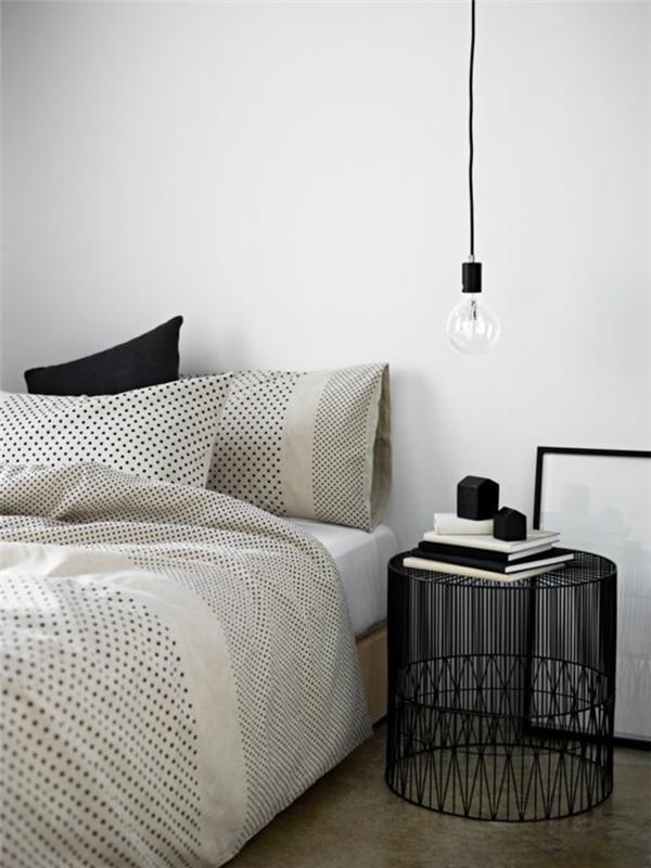 siyah beyaz zarif bir yatak odası, çıplak ampullü başucu sarkıt lamba