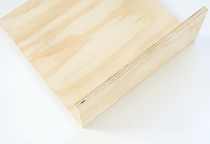 mažas pramoninio dizaino naktinis stalas, sukurkite lovą iš lengvų medžiagų