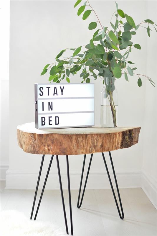 mažas dizaino naktinis stalas, augalų apdaila, „pasidaryk pats“ baldai miegamajam