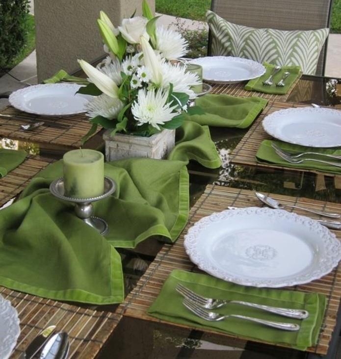 Paskalya masası-kutlamak için-dış-yeşil-kalp-baskın-deco-güzel