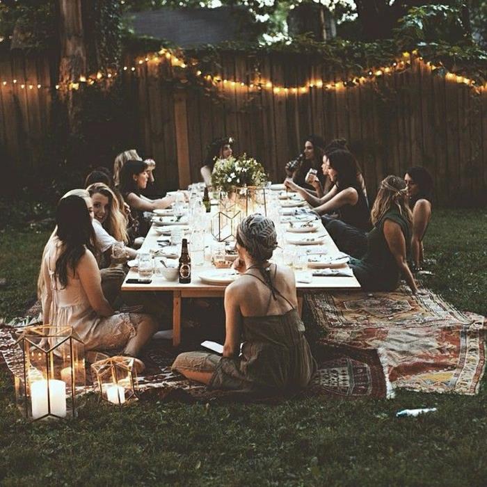 piknik-masa-ahşap-sehpa-çiçek-bahçe-masa-ahşap-masa-insanlar