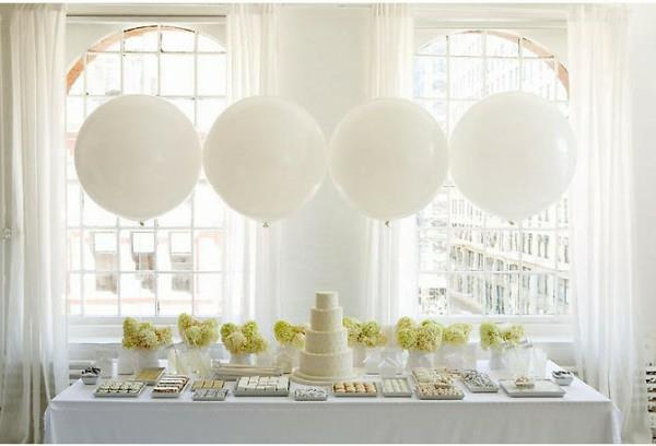 poročna miza v beli barvi