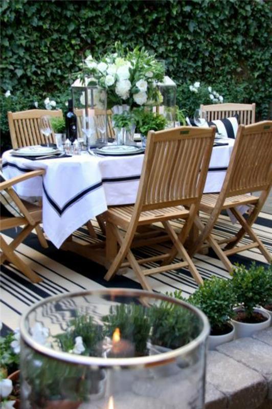 ucuz-bahçe-masa-sandalyeler-ucuz-bahçe-mobilya-beyaz-masa örtüsü-bahçe-masasında-çiçekler