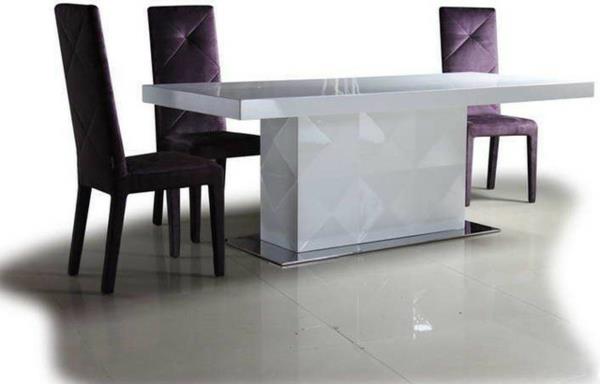 belo-lakirana miza in trije stoli