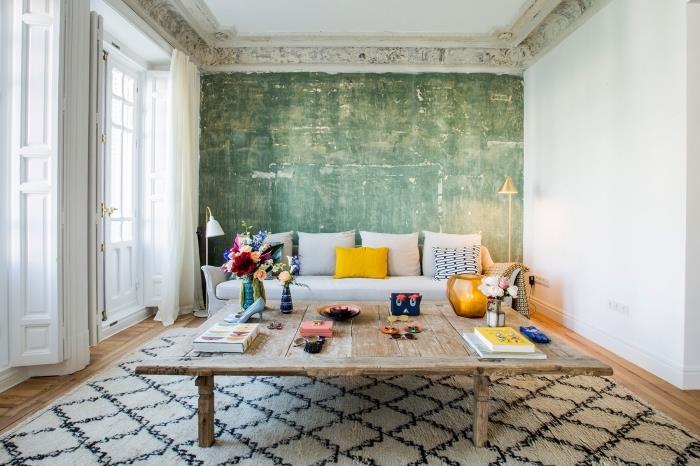 vintažinis stilius su tradiciniais elementais šiltam ir stilingam gyvenamojo kambario dekorui, baltas ir juodas grafinis kilimų raštas