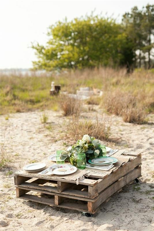 ahşap-piknik-masa-plaj-çiçek-plaj-alçak palet-masa