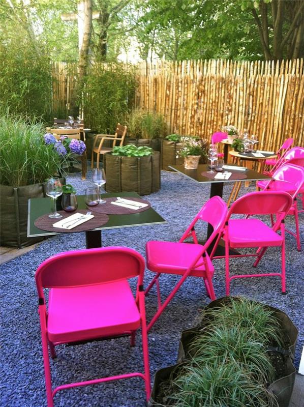sulankstomas stalas-pigiai-patogiai-bistro-kėdės-rožinė