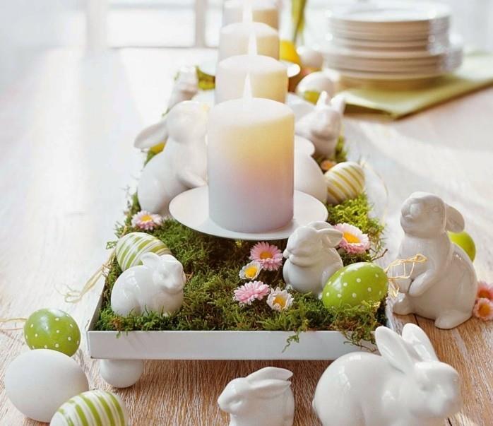 rustik-ahşap-masa-tavşanlar-porselen-ve-renkli-yumurtalar-güzel-merkez-masa-ve-muhteşem-deco-Paskalya-masa