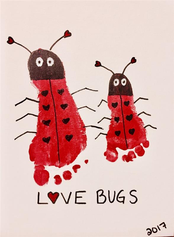 pavyzdys, kaip nupieštos dvi ladybugs pėdsaką, nesunkiai pagaminamos dovanos darželio mamai dienos idėja