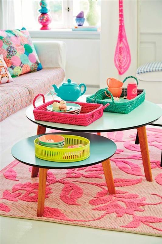lizdai-kavos-staliukai-spalvoto-medžio-rožinio-kilimo-svetainės-rožinio-akcento baldai