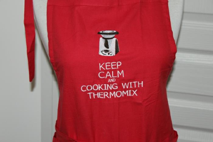 prijuostė-personalizuota-virtuvė-prijuostė-raudona-prijuostė-personalizuota-siuvinėta