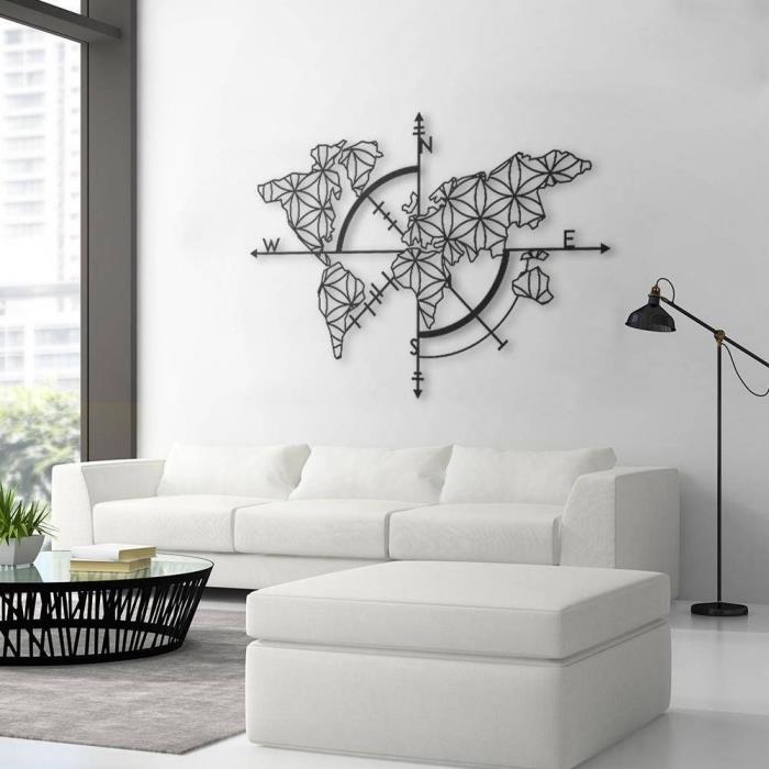 modernus ir stilingas interjero dizainas su sienomis ir baltu parketu su balta sofa ir juodu apvaliu stalu, dekoratyvus akcentas su geležiniu dekoratyviniu pasaulio žemėlapiu