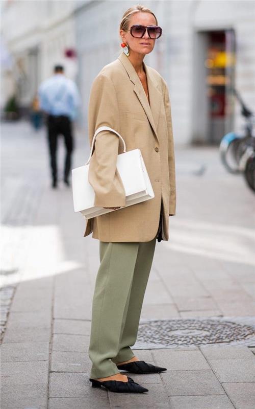 Fıstıklı büyük beden pantolon, kış 2019 2020 kadın trendi büyük boy kadın kazağı ile kış görünümü, paris moda haftası