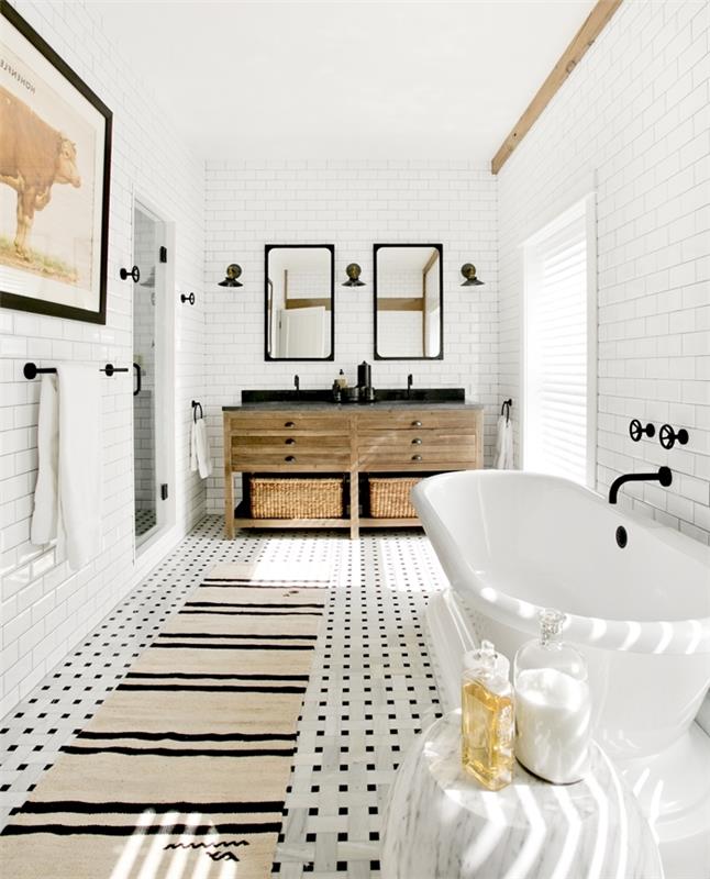 bej ve siyah halı İskandinav tarzı beyaz ve siyah fayans ayaklı küvetli küçük banyo