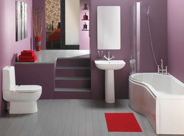 raudonas-vonios-kilimas-su pilkomis grindimis-purpurinėmis sienomis-modernus veidrodis