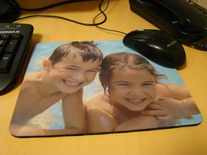 Pigiai suasmenintas pelės kilimėlio dizainas su originaliomis nuotraukomis-šeimos vaikai