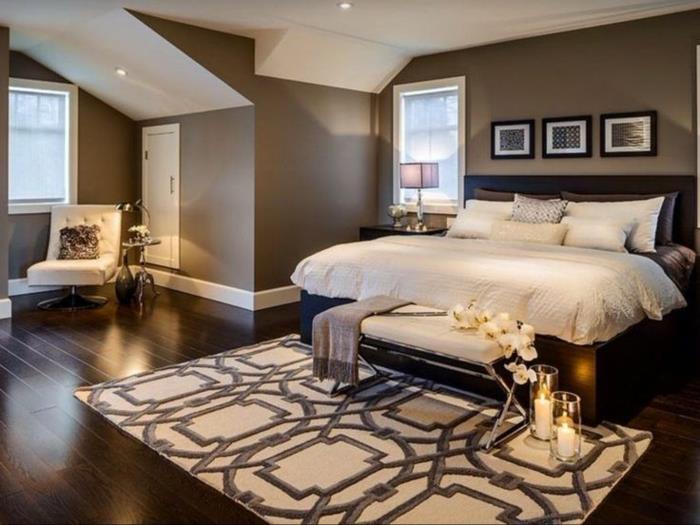 spalnica v kremni in sivi barvi, taupe stena, geometrijska preproga, lesena tla