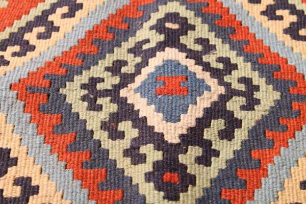 preproga-kilim-iran-vzorec