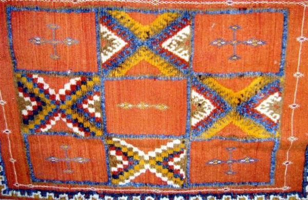 čudna-tunizijska-kilim-preproga