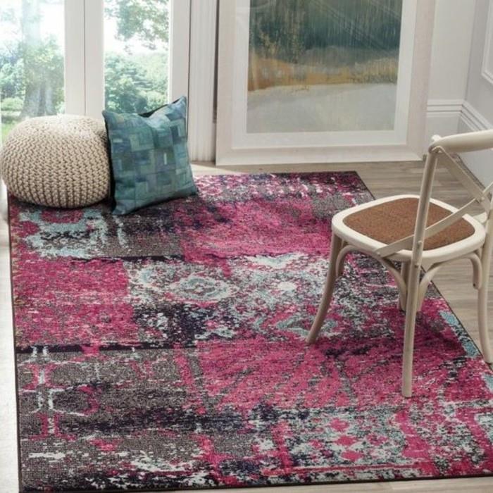 modernūs-kilimėliai-spalvingas-kilimas-kuris tinka daugeliui kambarių