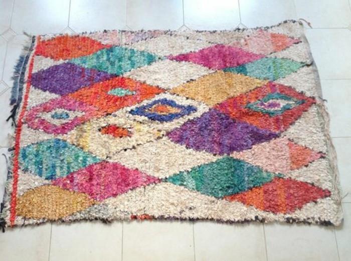 Šiuolaikiniai kilimai-įdomus kilimas, sudarytas iš skirtingų spalvų