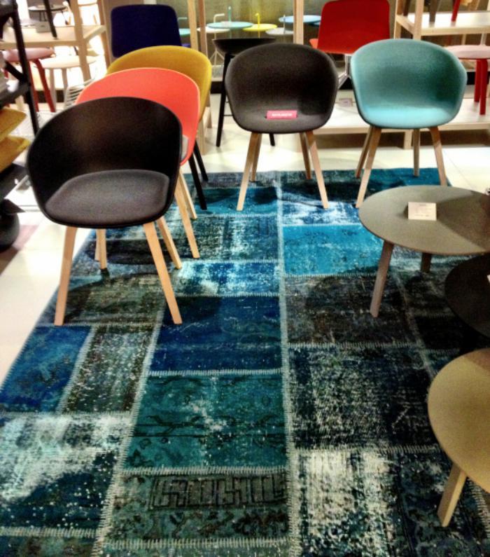 patchwork-halı-turkuaz-birkaç-iskandinav-sandalye