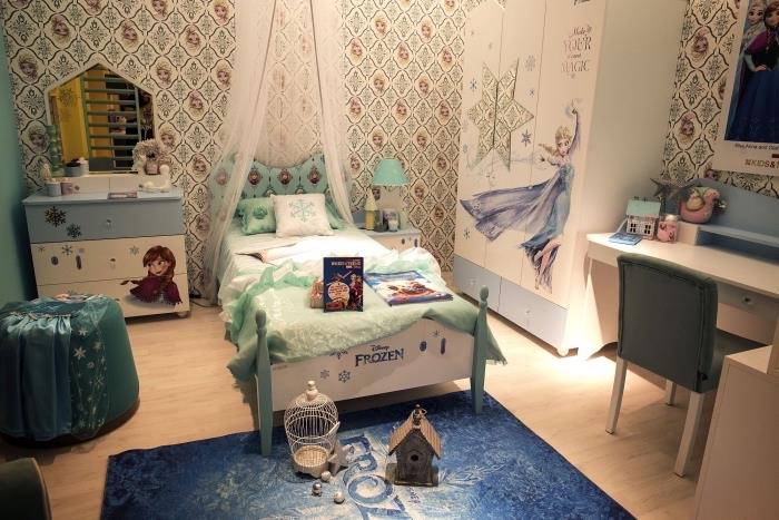 kar kraliçesi yatak odası, Elsa duvar kağıdı duvarlı çocuk odası düzeni, küçük Frozen sayvanlı yatak