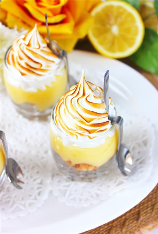 citrininis-meringue-pyragas-vakarėlis-tortas-dekoravimas-maži pyragaičiai