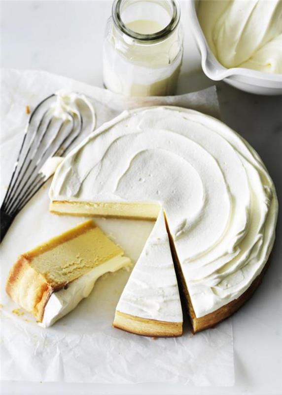 baltas sūris-tortas su grietinėlės pudingu
