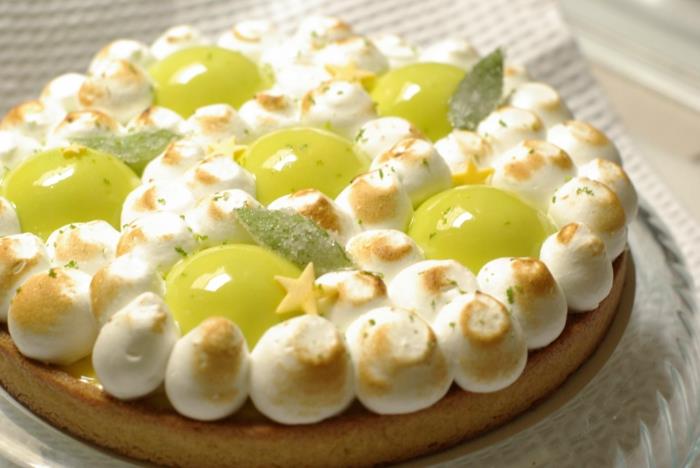 pyragas-citrina-meringue-tešla-skanus-meringue-mėtos