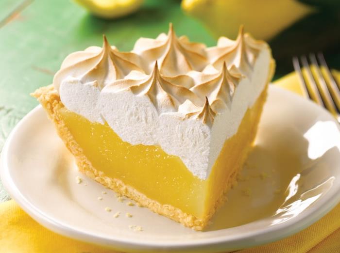 pyragas-citrina-meringue-tešla-skanus gabalėlis