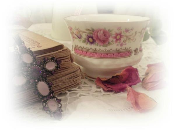 pink-magic-mug-and-book-aranžma