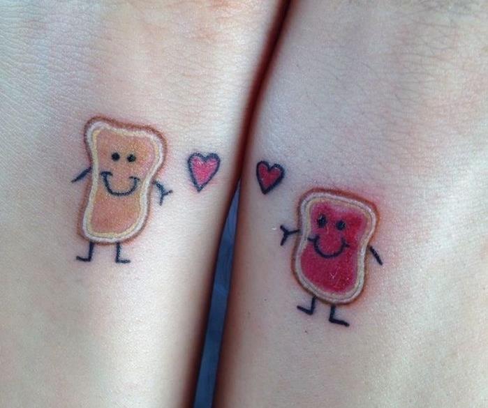 maža tatuiruotė moteris, spalvotas piešinys ant riešų, kūno piešiniai, kuriais galima pasidalyti tarp mergaičių draugų