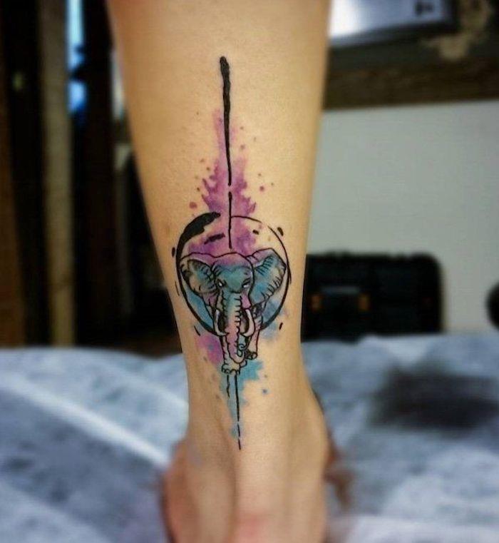 tetovaža slona v akvarelu, majhna simbolična tetovaža živali, tetovaža gležnja