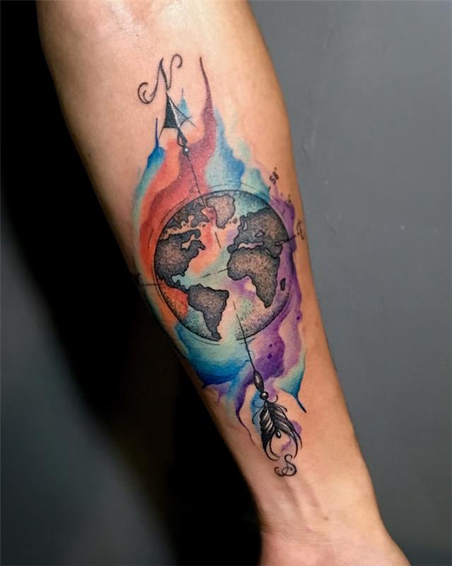 žemės tatuiruotė spalvomis akvarelės kompasas kompasas