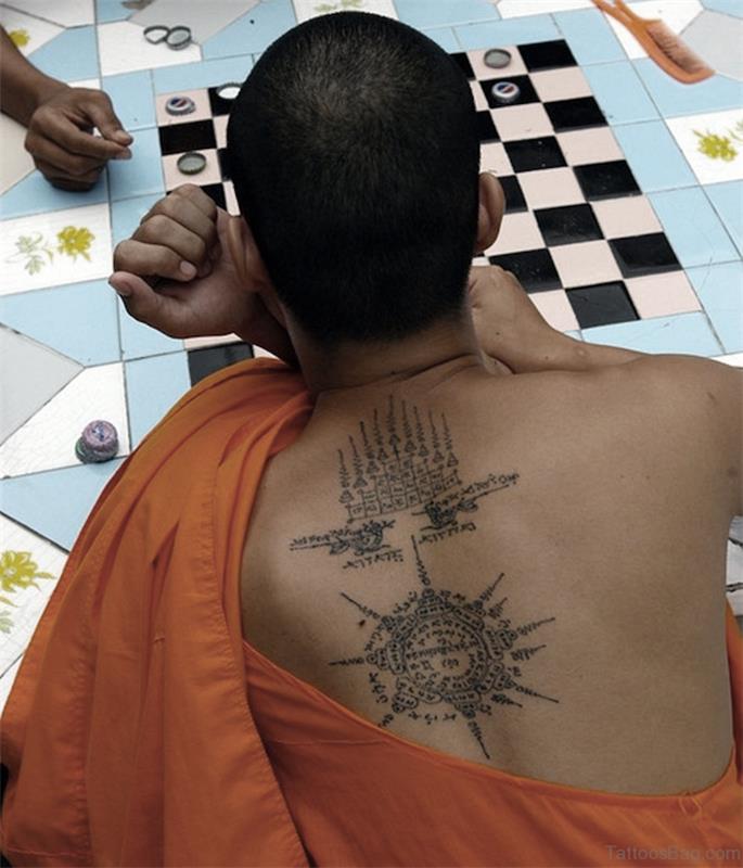 Budistų tatuiruotė Tibeto vienuolis religiniai simboliai