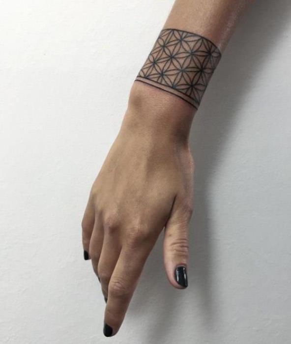 vyras moteris apyrankės tatuiruotė, nėrinių tatuiruotės modelis, juoda juosta su gėlių raštais