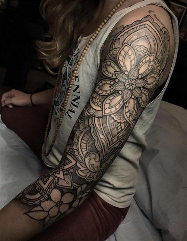 oblikovanje tetovaže s polno roko lotosov cvet mandala dimenzije črno s senčenjem