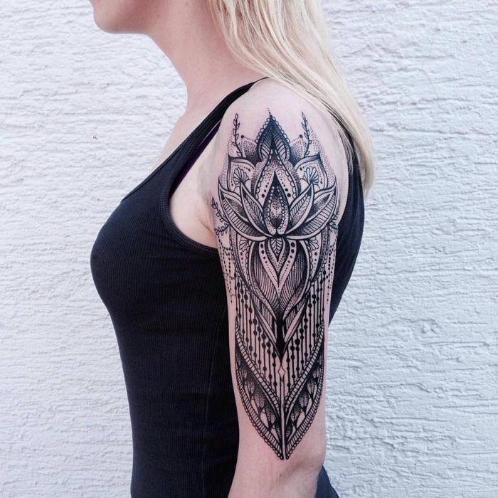 tetovaža ramen, črnilo na koži s cvetličnim in etničnim dizajnom, plemenska tetovaža za ženske