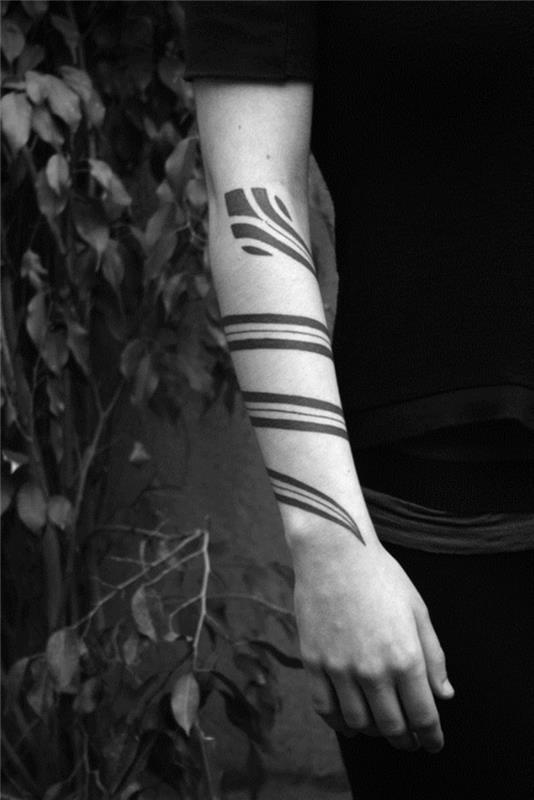 kolda dövme şablonu, etnik tasarımlı ve geometrik çizgili erkekler için vücut sanatı