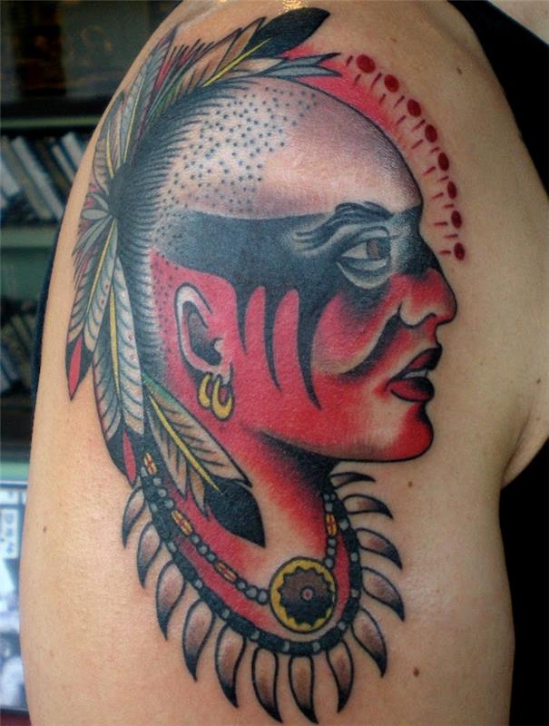 ameriška indijska tetovaža, črnila body art na rami, tetovaža barve glave indijskega moškega